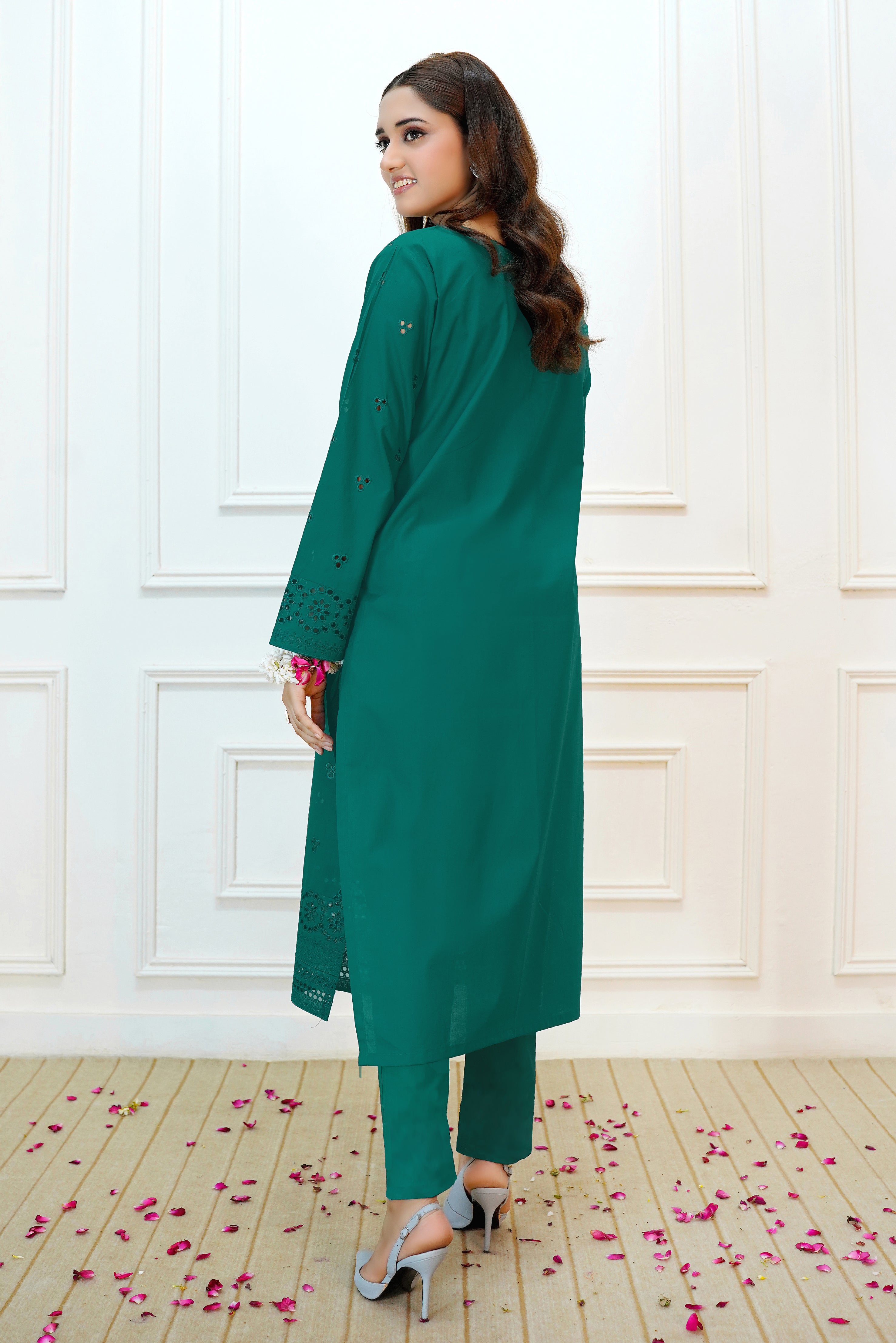 Luxeurs Affordable Embroidered Pakistani Lawn Dresses Size Chart