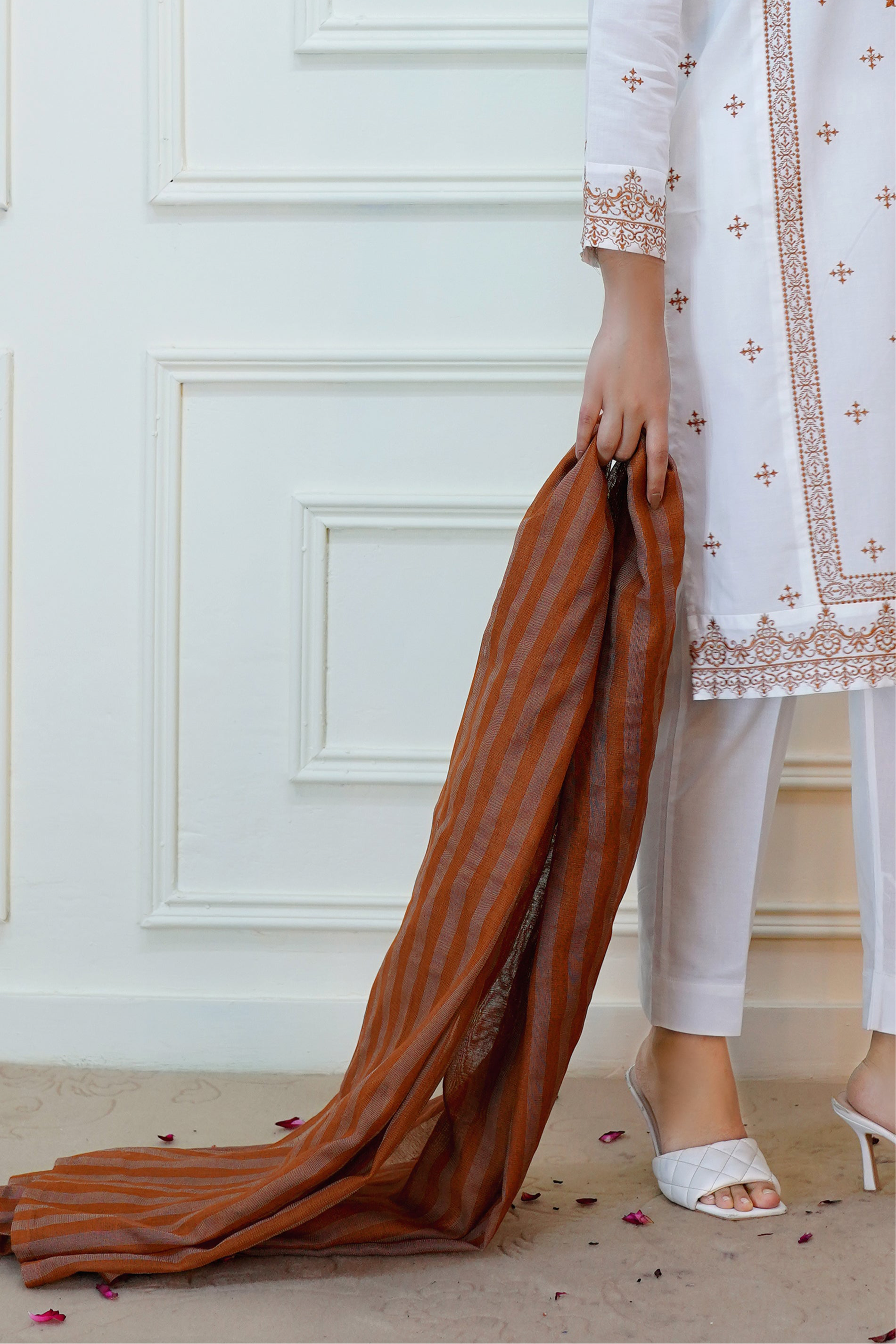 Swan Jacquard Dupatta