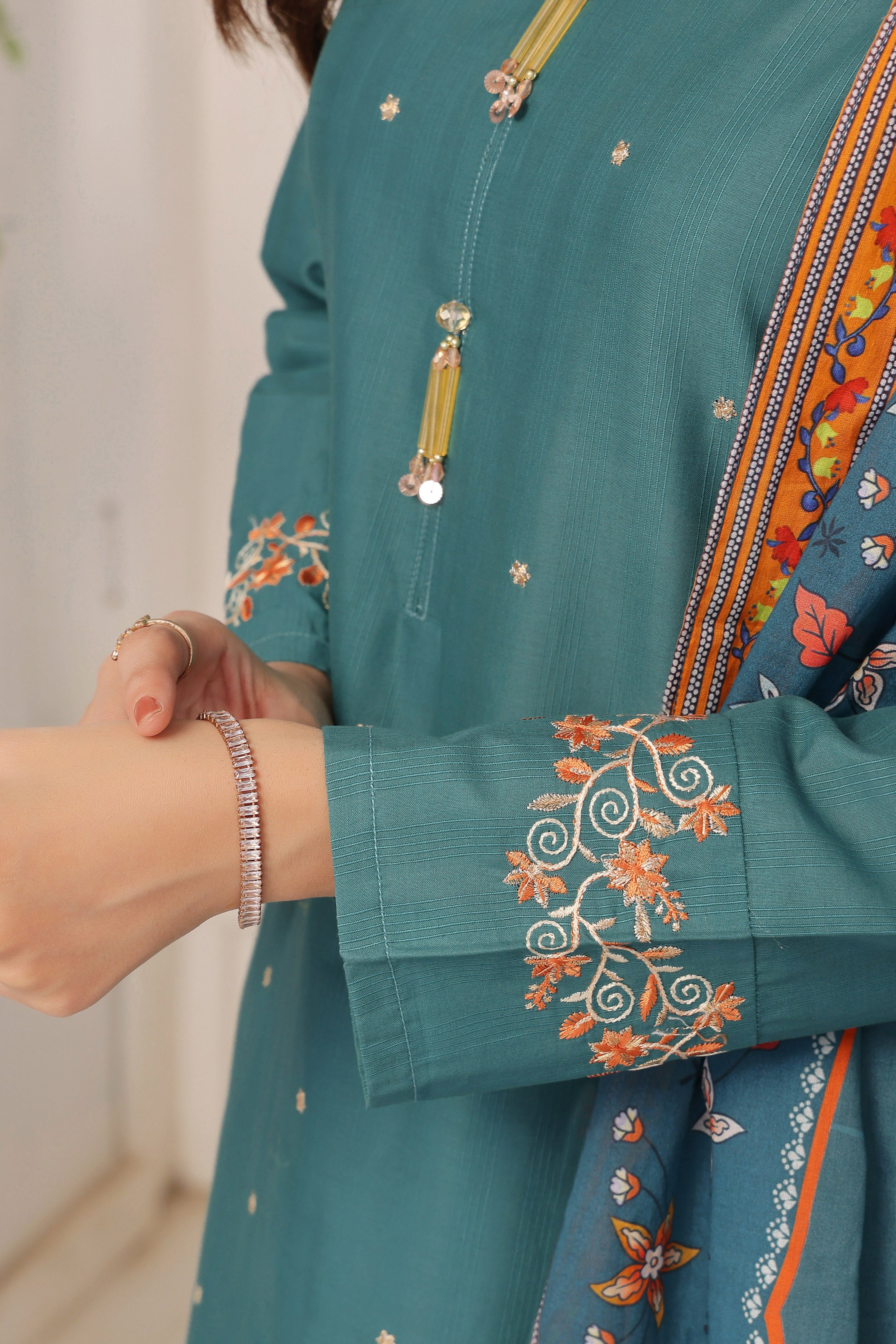 Luxeurs Affordable Embroidered Pakistani Lawn Dresses Size Chart