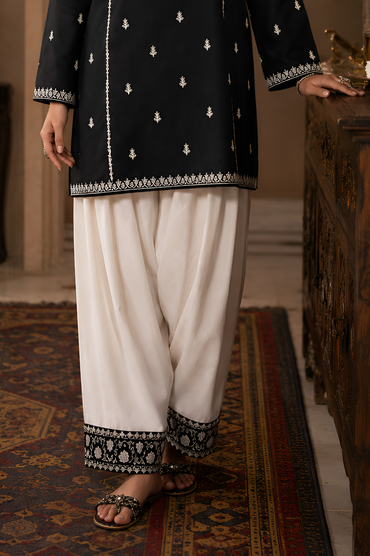 Rhea Emb. Lawn 2PC