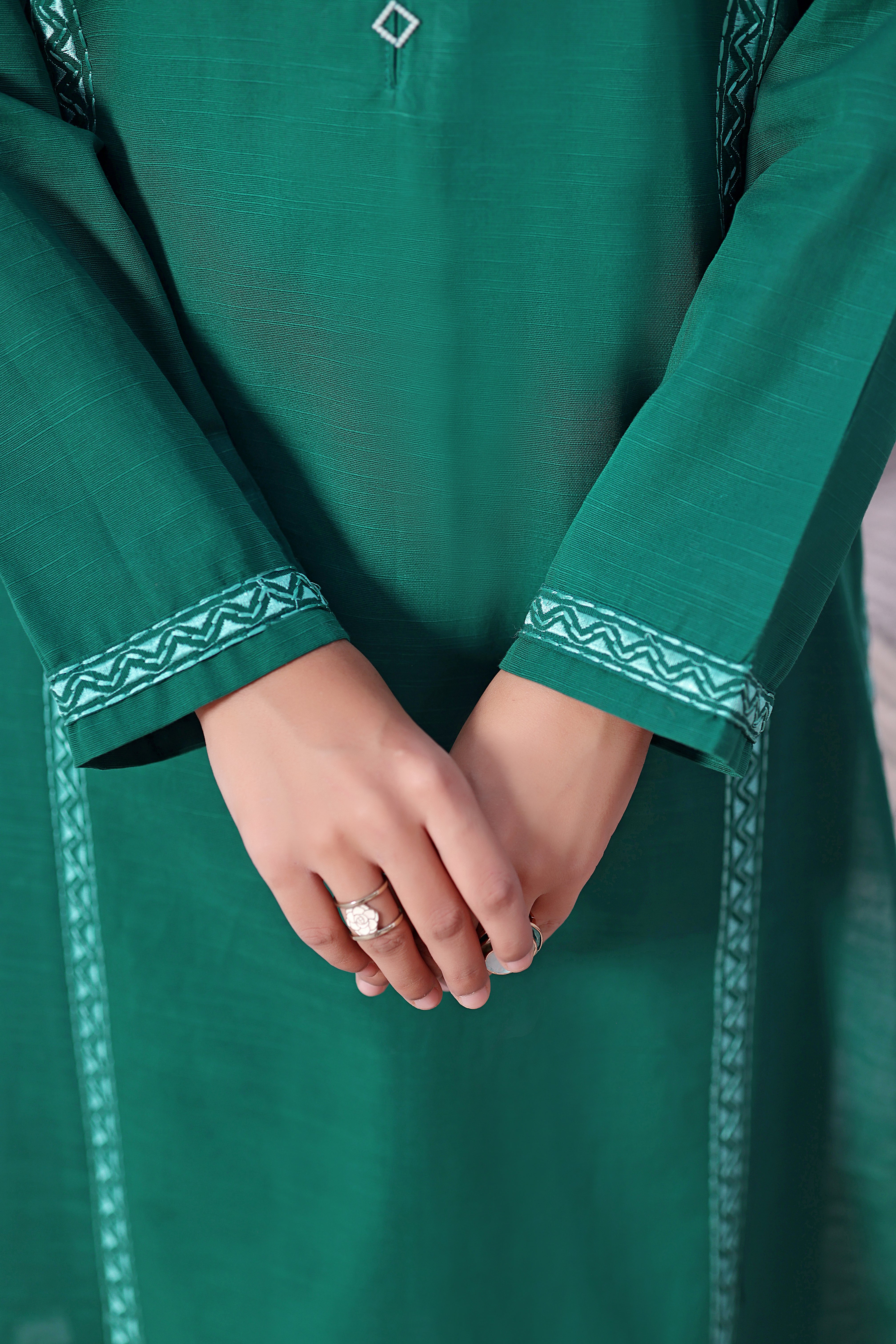 Sheen khaddar Embroidered 2PC Dress