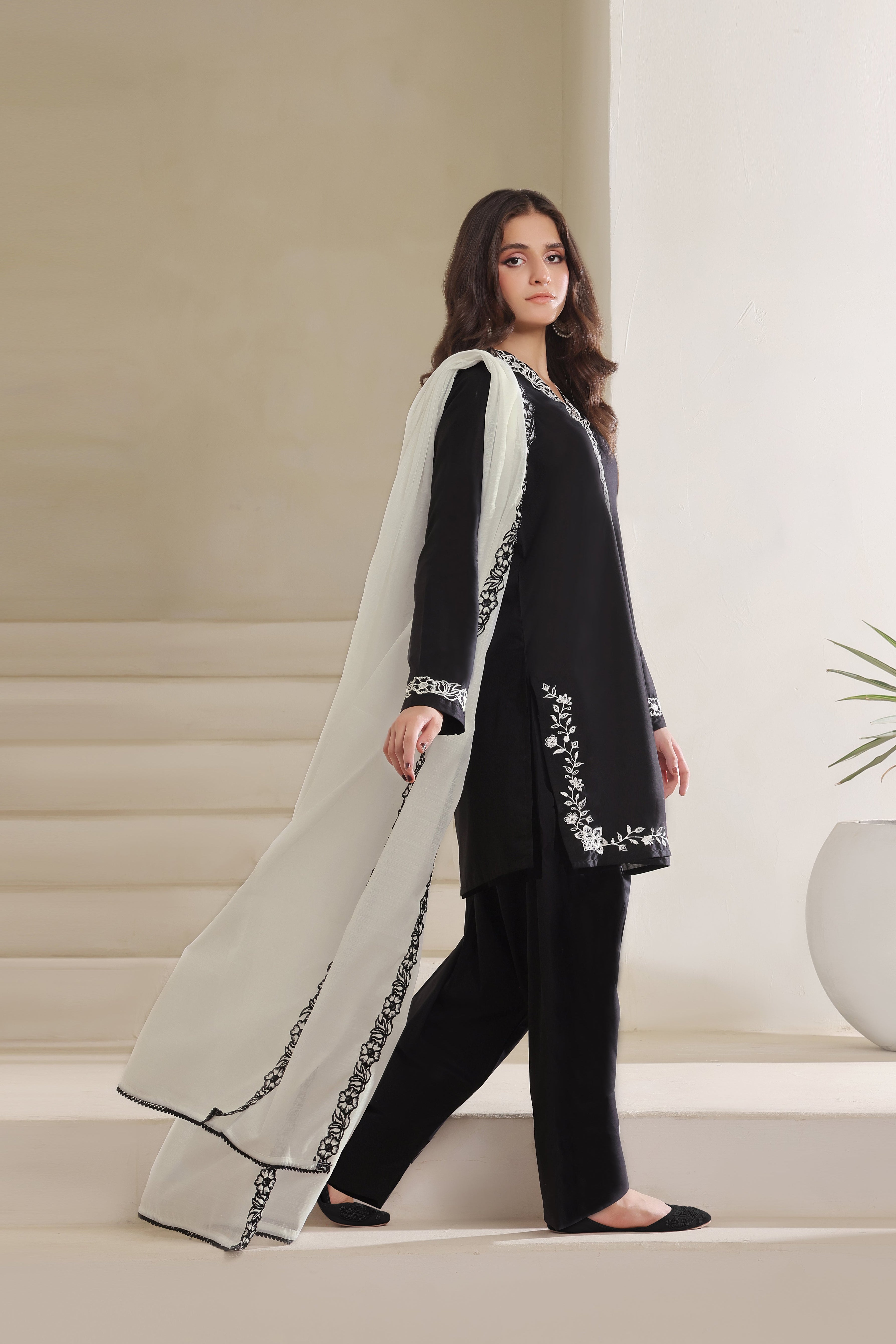 Luxeurs Affordable Embroidered Pakistani Lawn Dresses Size Chart