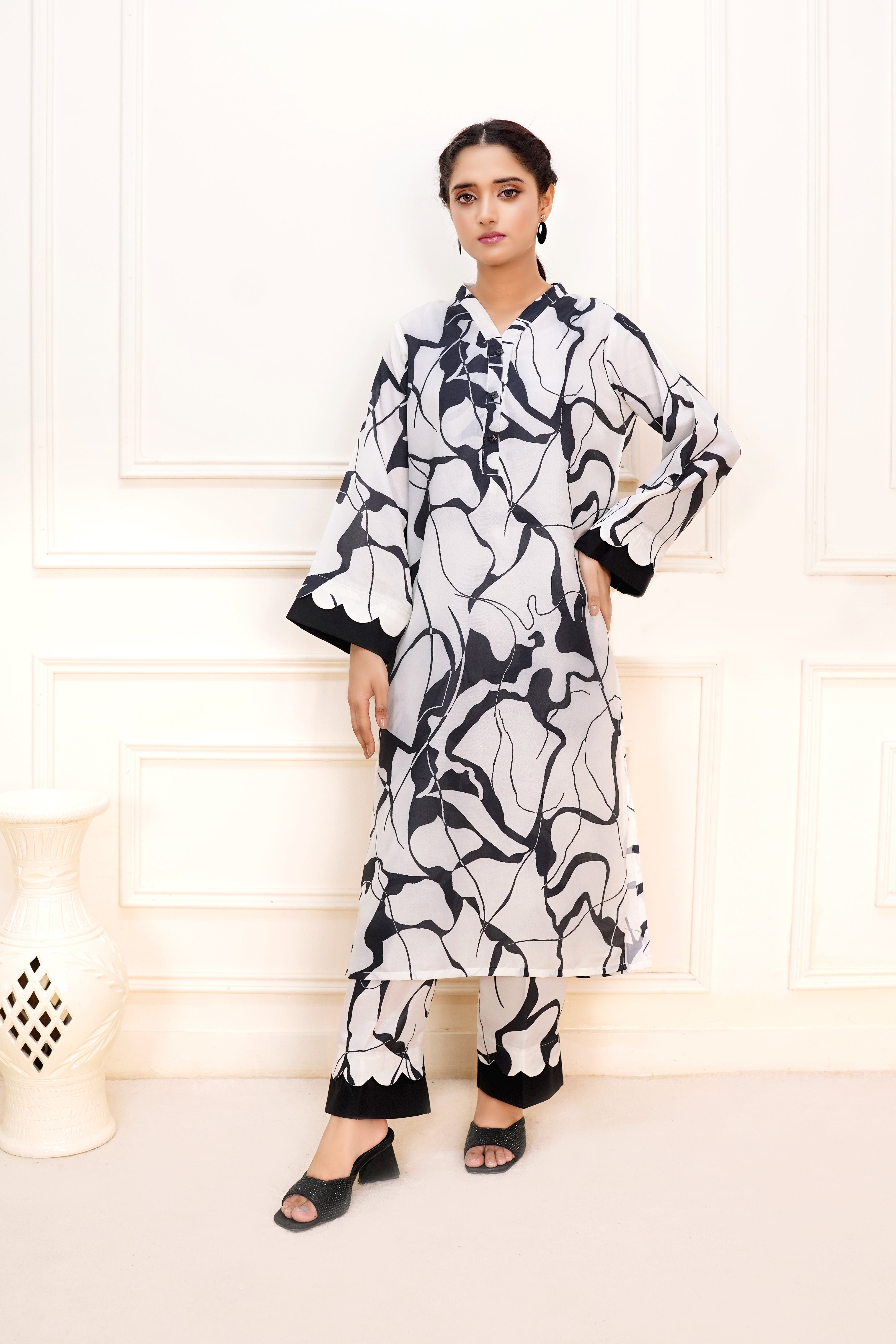 Luxeurs Lawn CottonStitched Embroidered Dress