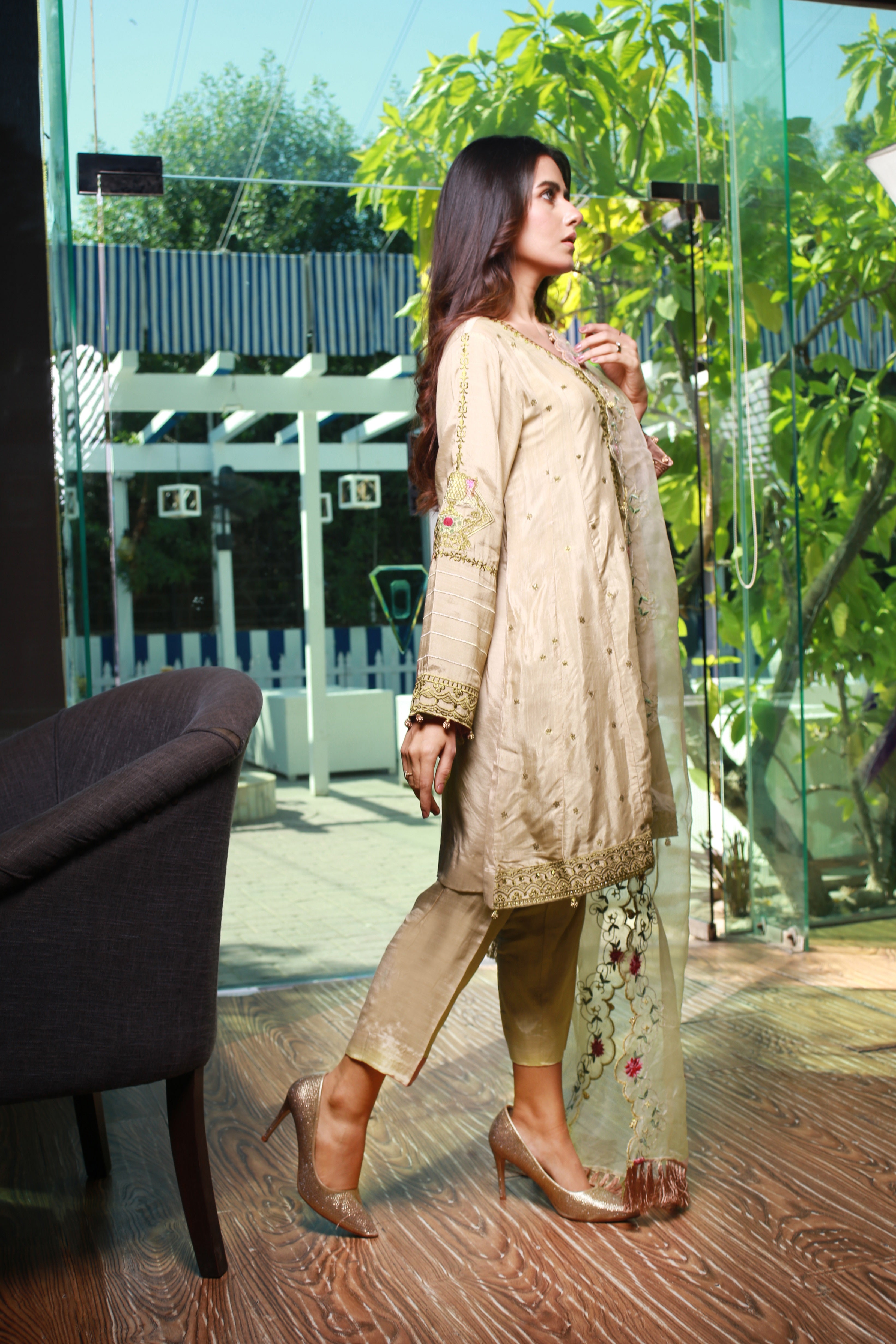 Visal-e-Yaar Unstitched Emrdoidered Silk Organza Dupatta Suit