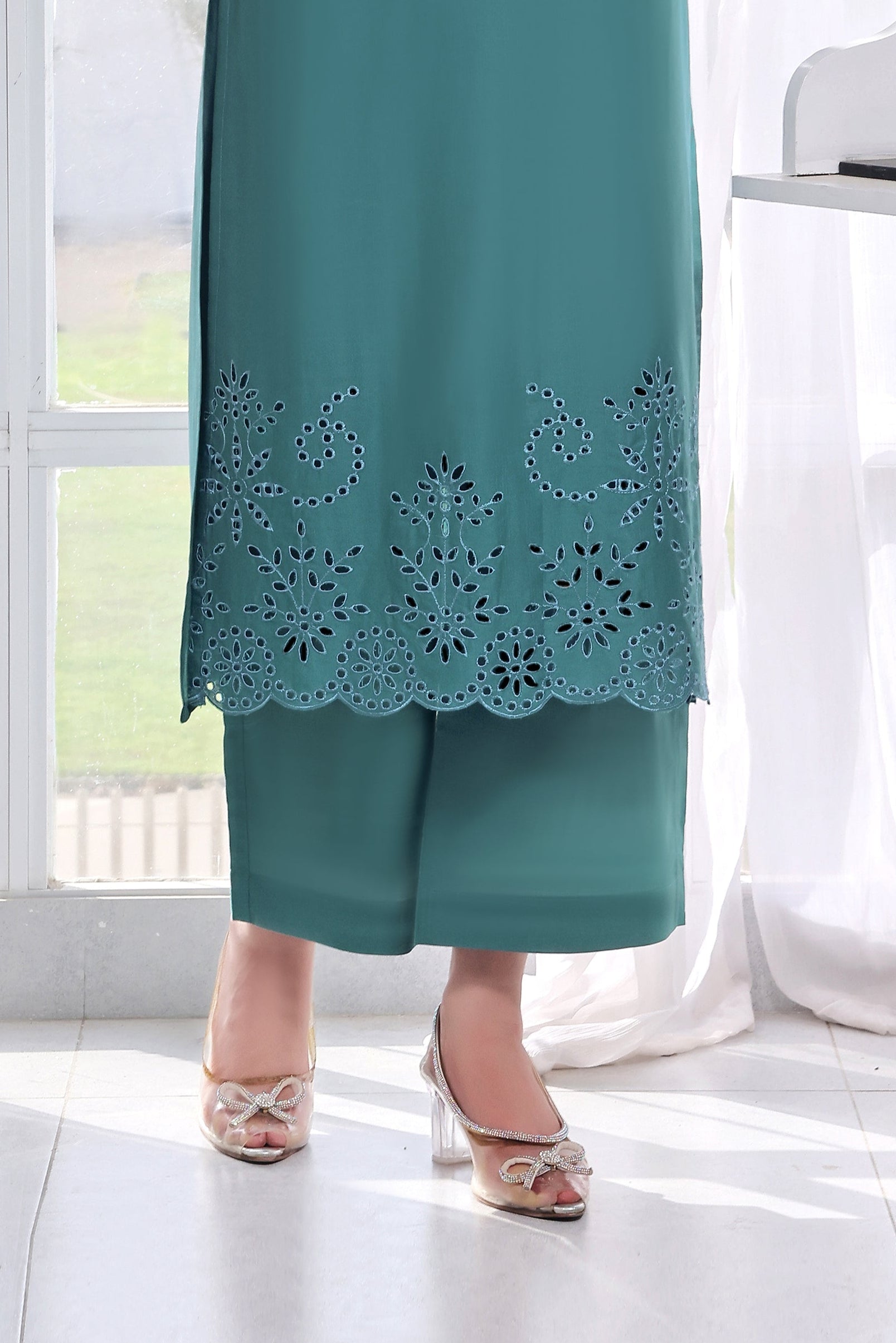 Luxeurs Affordable Embroidered Pakistani Lawn Dresses Size Chart