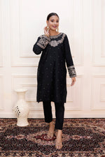 Load image into Gallery viewer, Luxeurs Lawn CottonStitched Embroidered Dress
