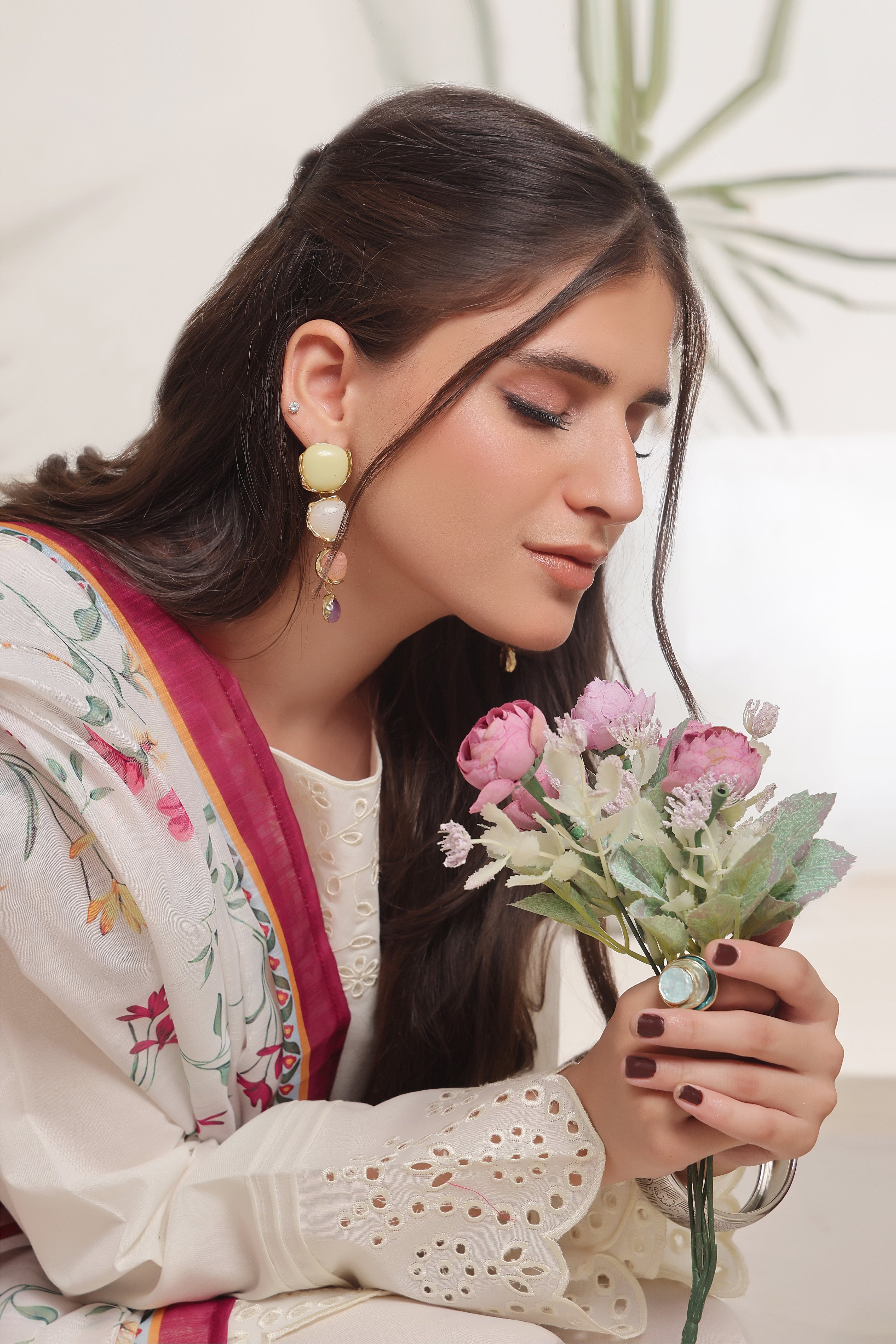 Luxeurs Affordable Embroidered Pakistani Lawn Dresses Size Chart