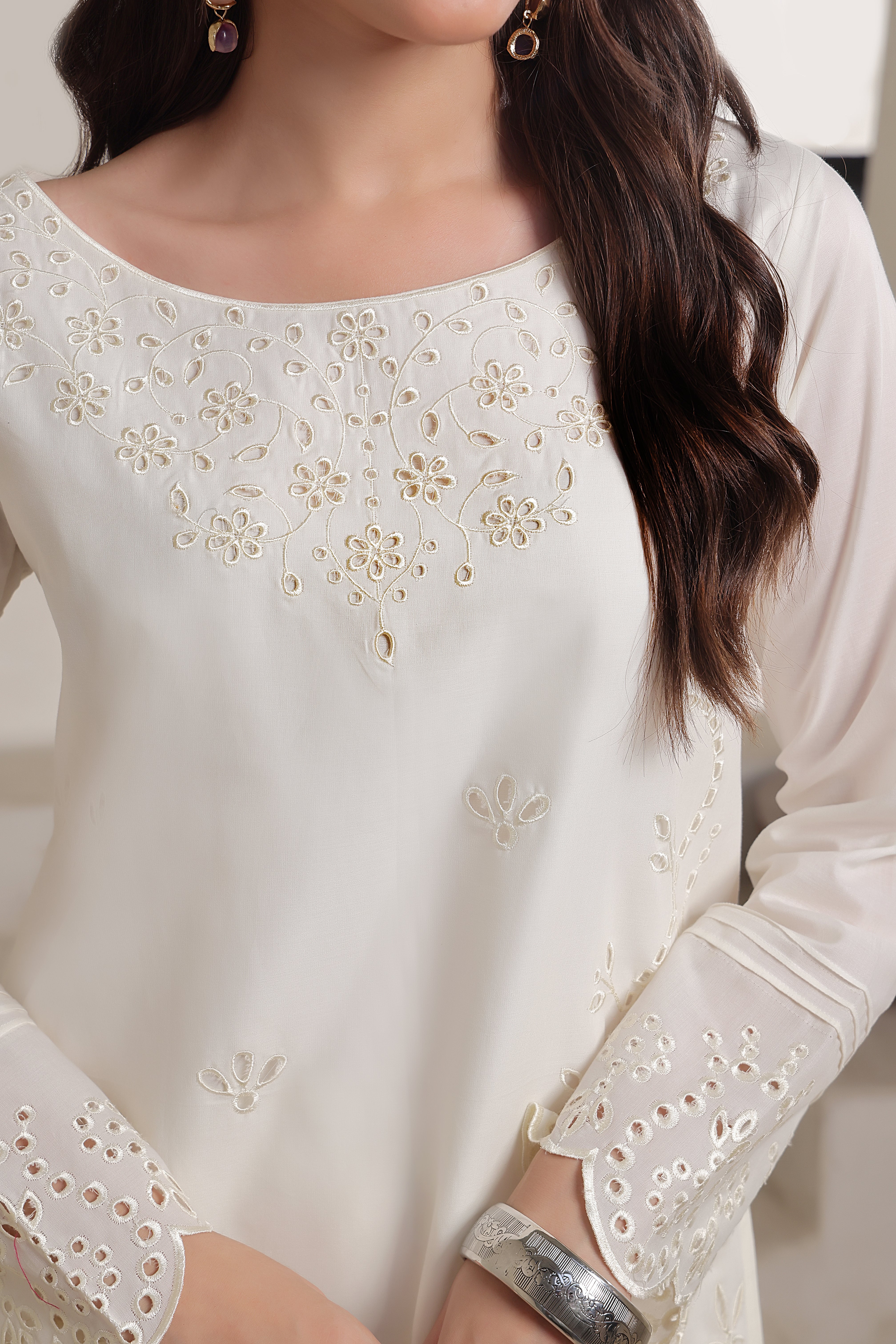 Luxeurs Affordable Embroidered Pakistani Lawn Dresses Size Chart