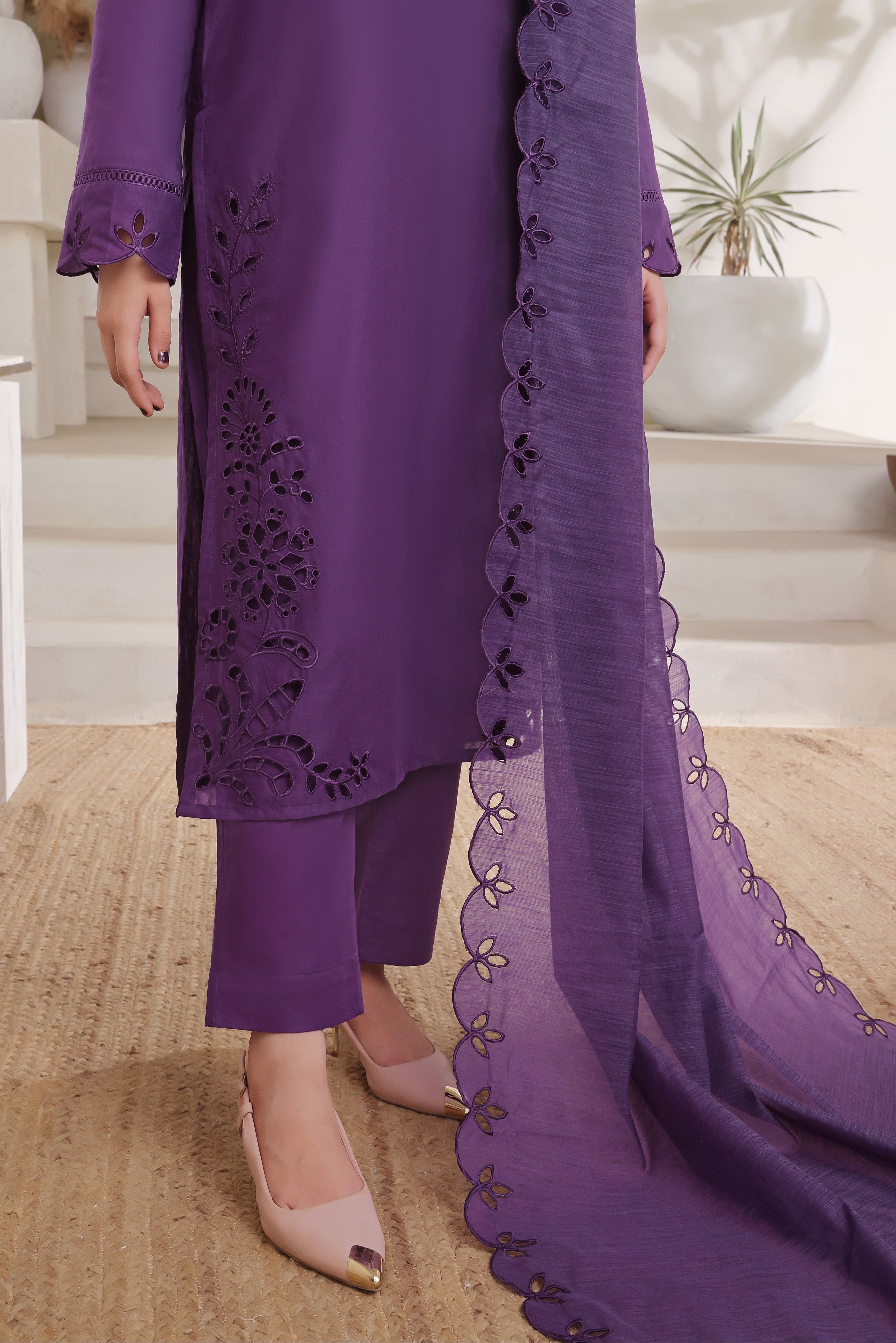 Luxeurs Affordable Embroidered Pakistani Lawn Dresses Size Chart