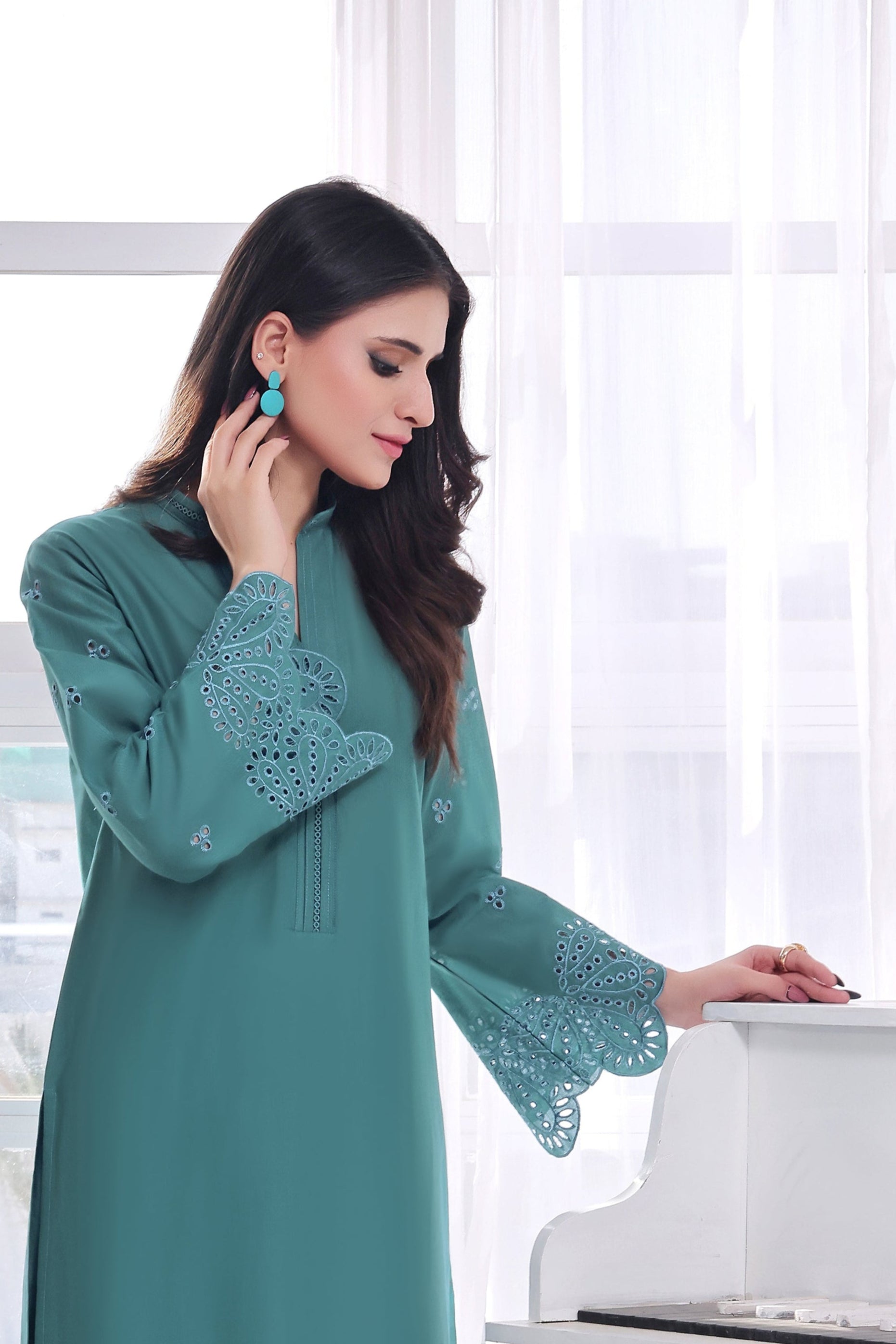 Luxeurs Affordable Embroidered Pakistani Lawn Dresses Size Chart