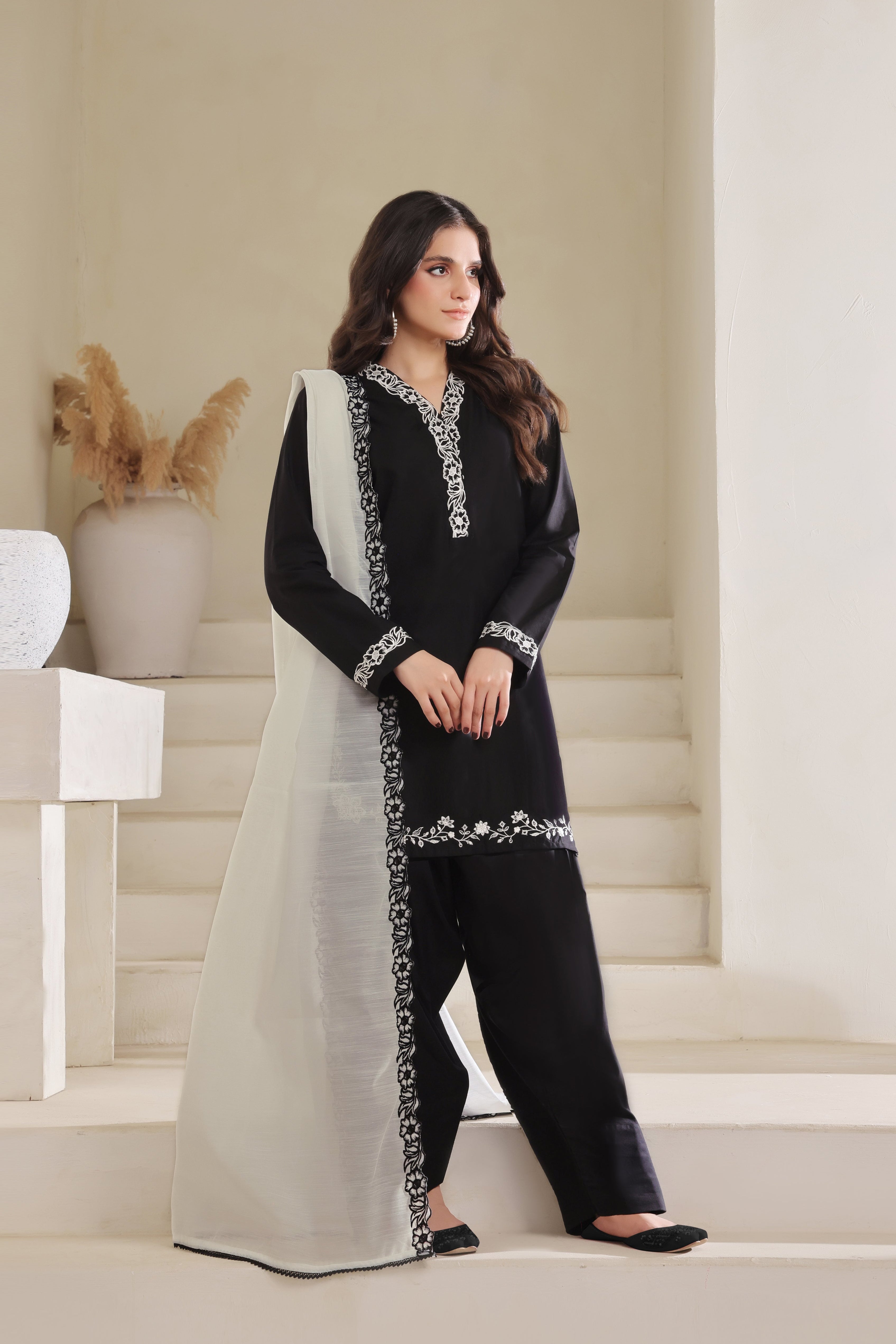 Luxeurs Affordable Embroidered Pakistani Lawn Dresses Size Chart