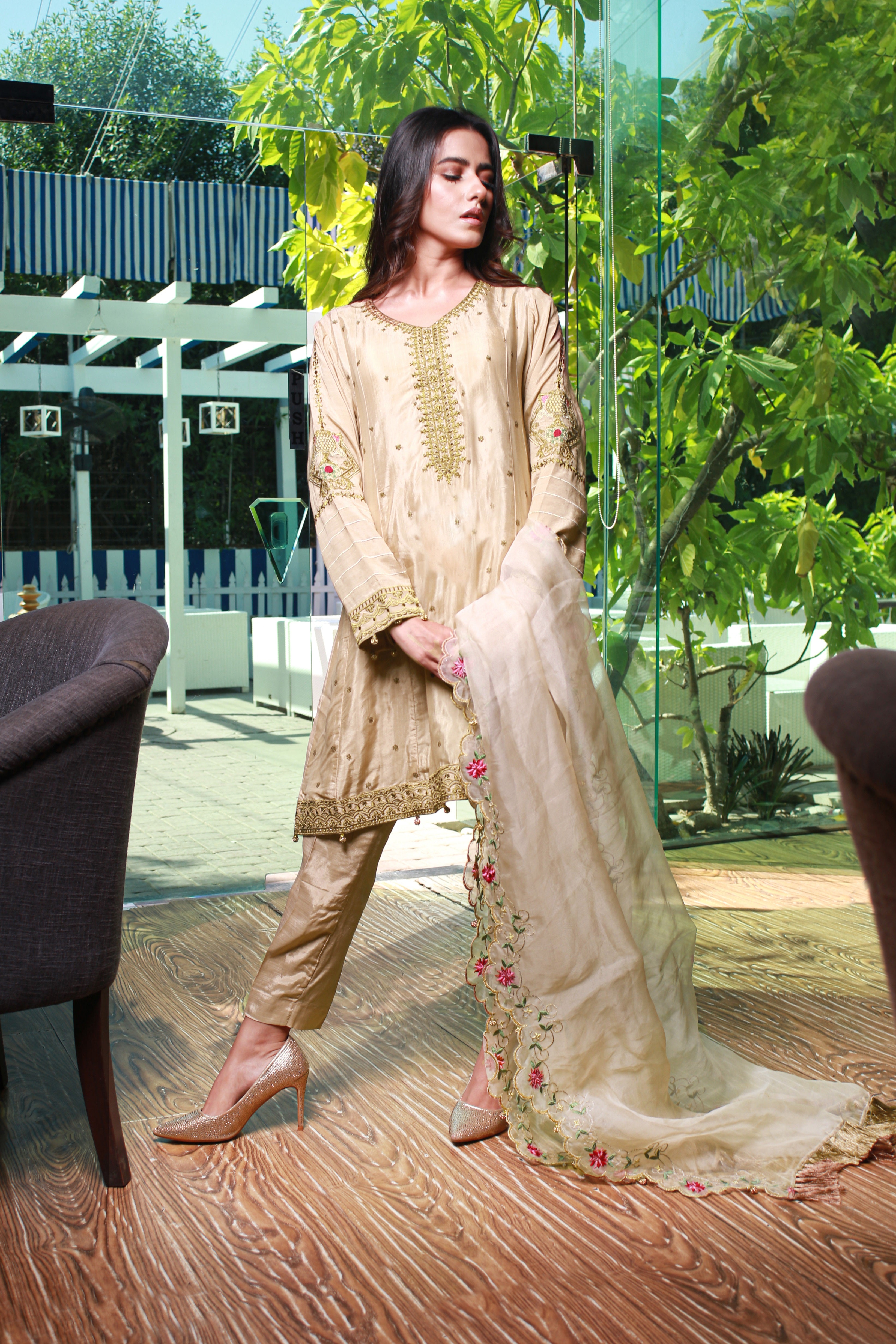 Visal-e-Yaar Unstitched Emrdoidered Silk Organza Dupatta Suit