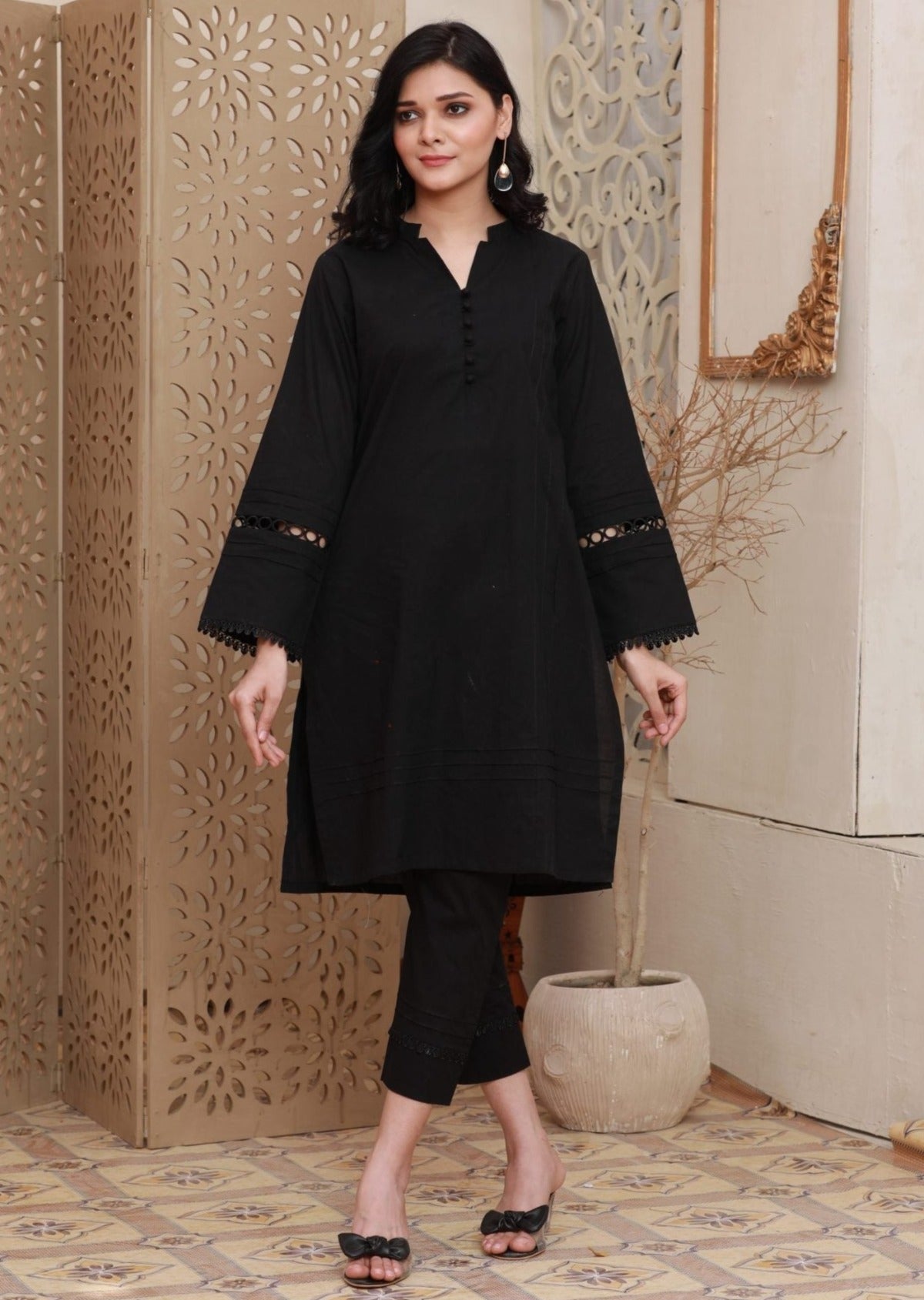 Naira Cut Kurti for Jeans | Kurti with jeans, Indian kurti designs, Simple  black kurti designs